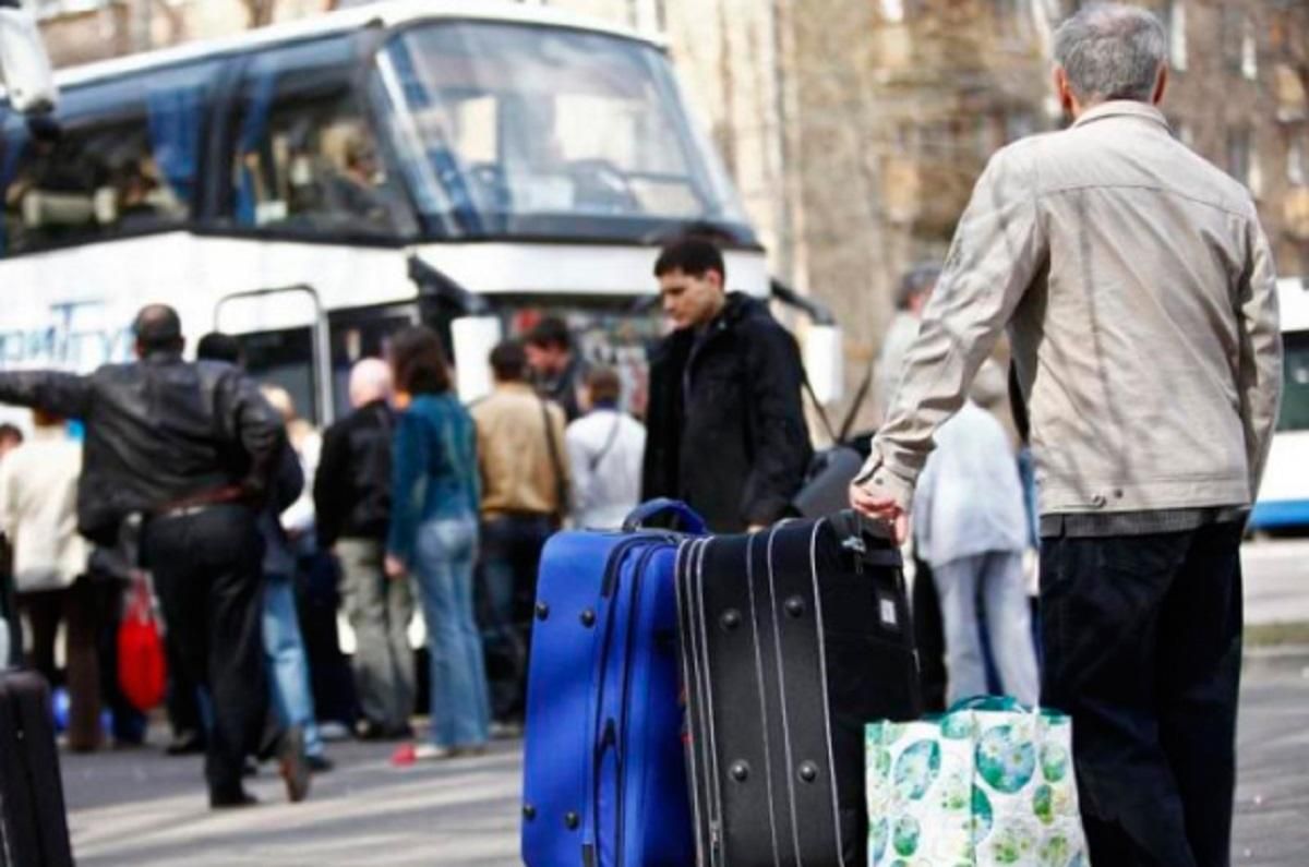 Украинцы уже ищут любую возможность выехать за границу, – эксперт Украинцы уже ищут любую возможность выехать за границу, – эксперт