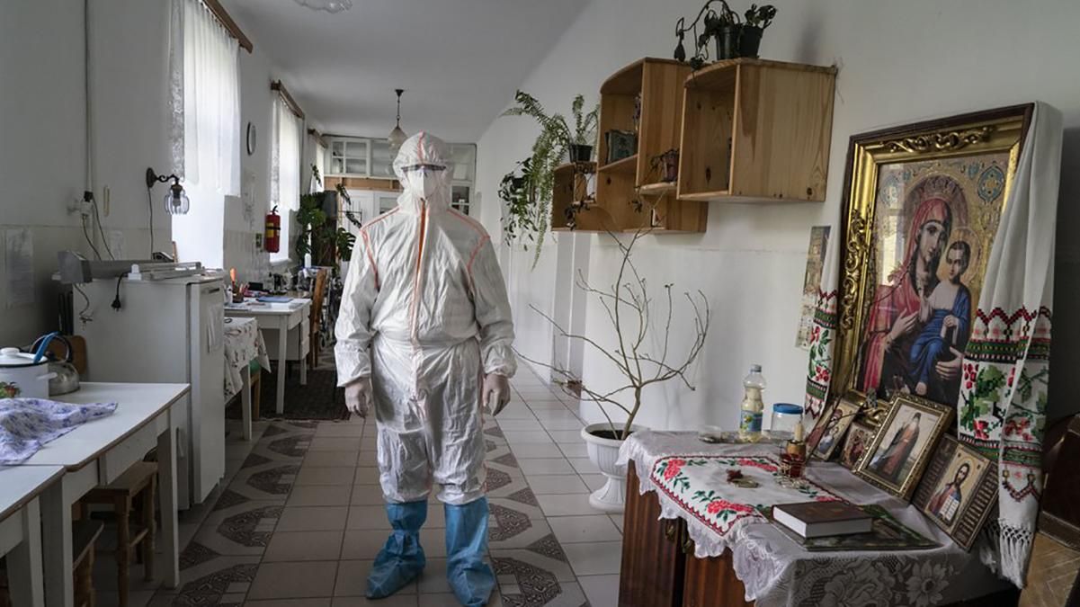 Коронавирус в Украине: журналисты AP показали ситуацию в украинских больницах во время эпидемии коронавируса