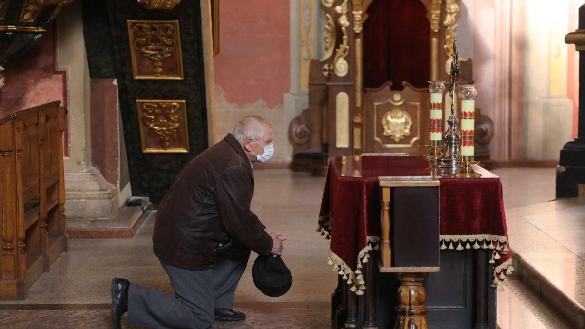 Священники просят ослабить карантин в церквях - условия Священники просят ослабить карантин в церквях - условия