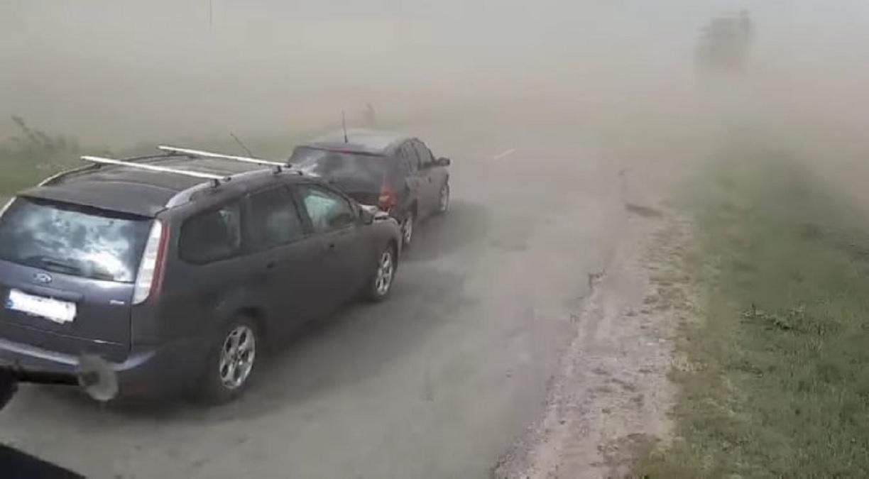 Прикарпаття охопила потужна пилова буря 12 травня 2020: відео