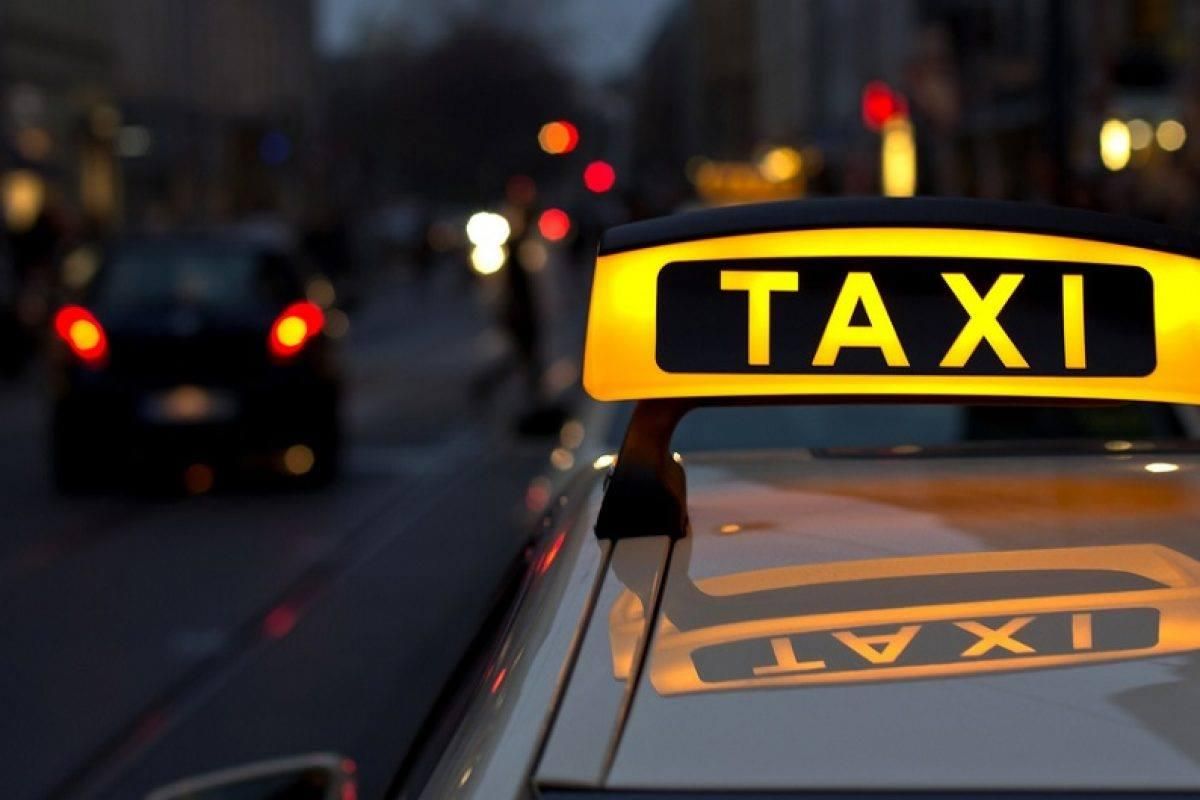 Таксистам дозволили їздити смугами громадського транспорту: нове рішення уряду