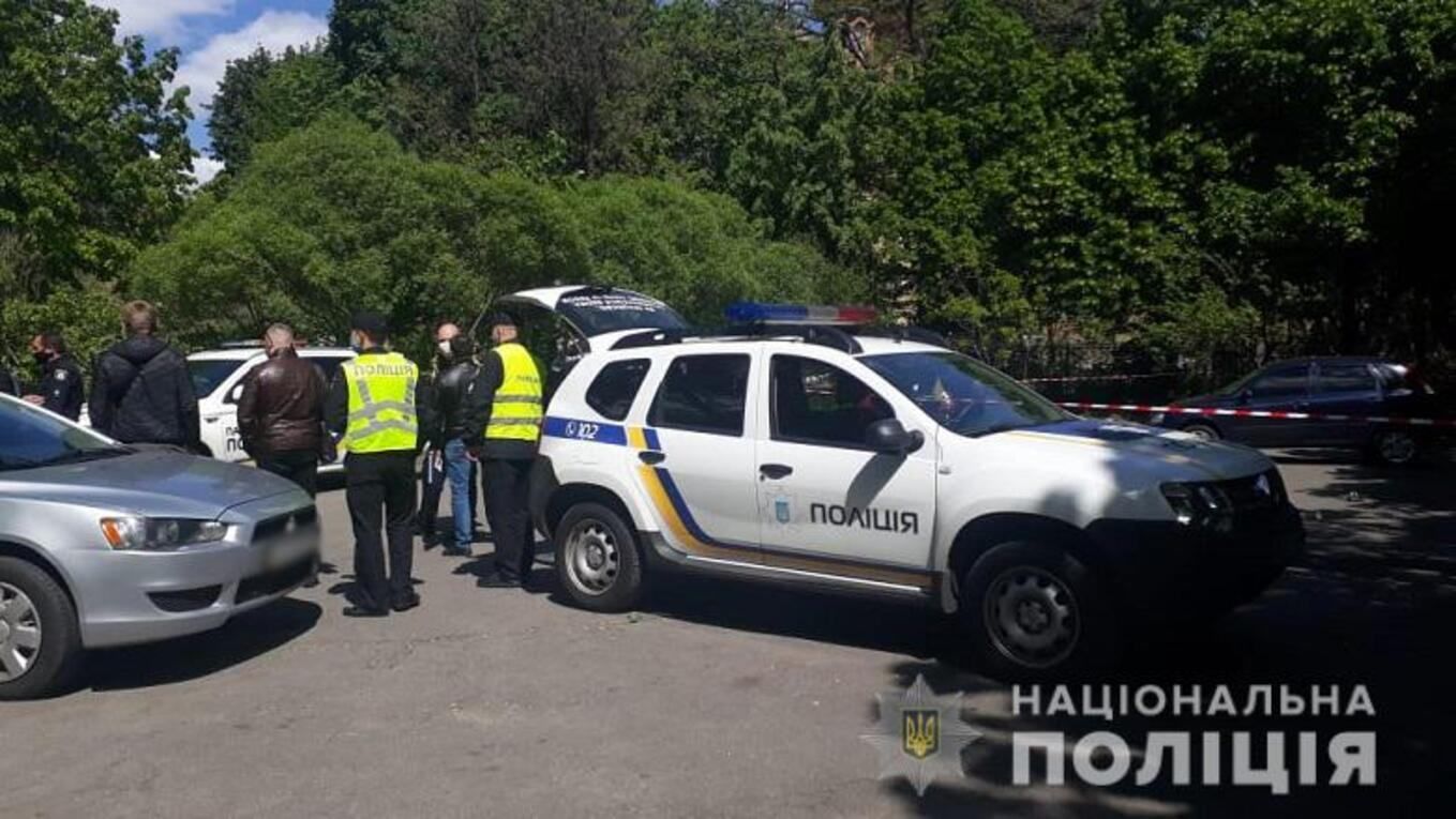 У Києві на Подолі біля церкви сталася стрілянина: є постраждалий