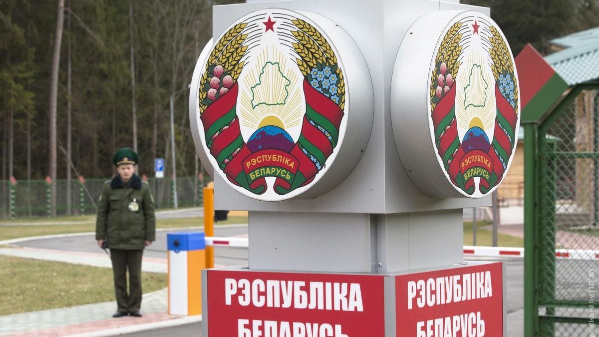 В МИД назвали причины отмены въезда в Беларусь по внутренним украинским паспортам В МИД назвали причины отмены въезда в Беларусь по внутренним украинским паспортам