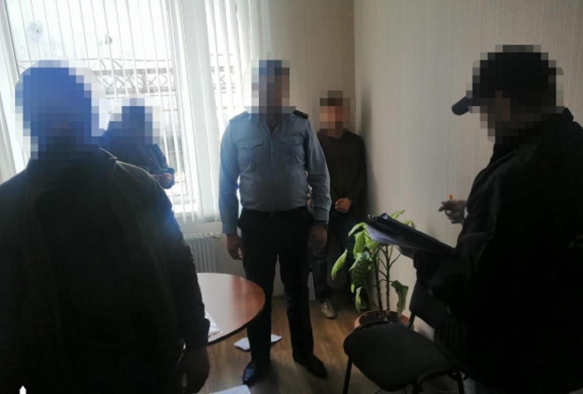 Коррупция на Одесской таможне: нарушителей задержали - фото