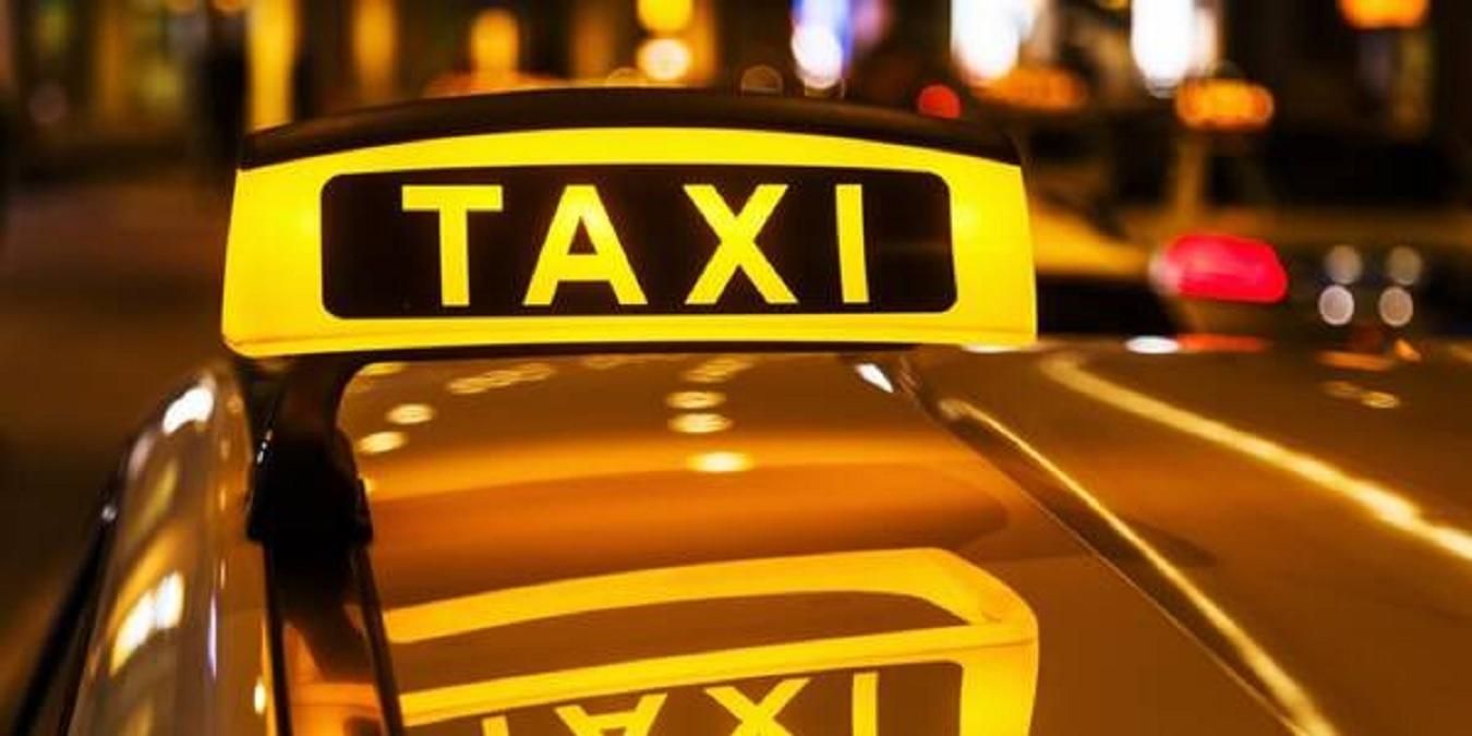 В Одесі таксистка обікрала сплячу пасажирку: скільки вкрала
