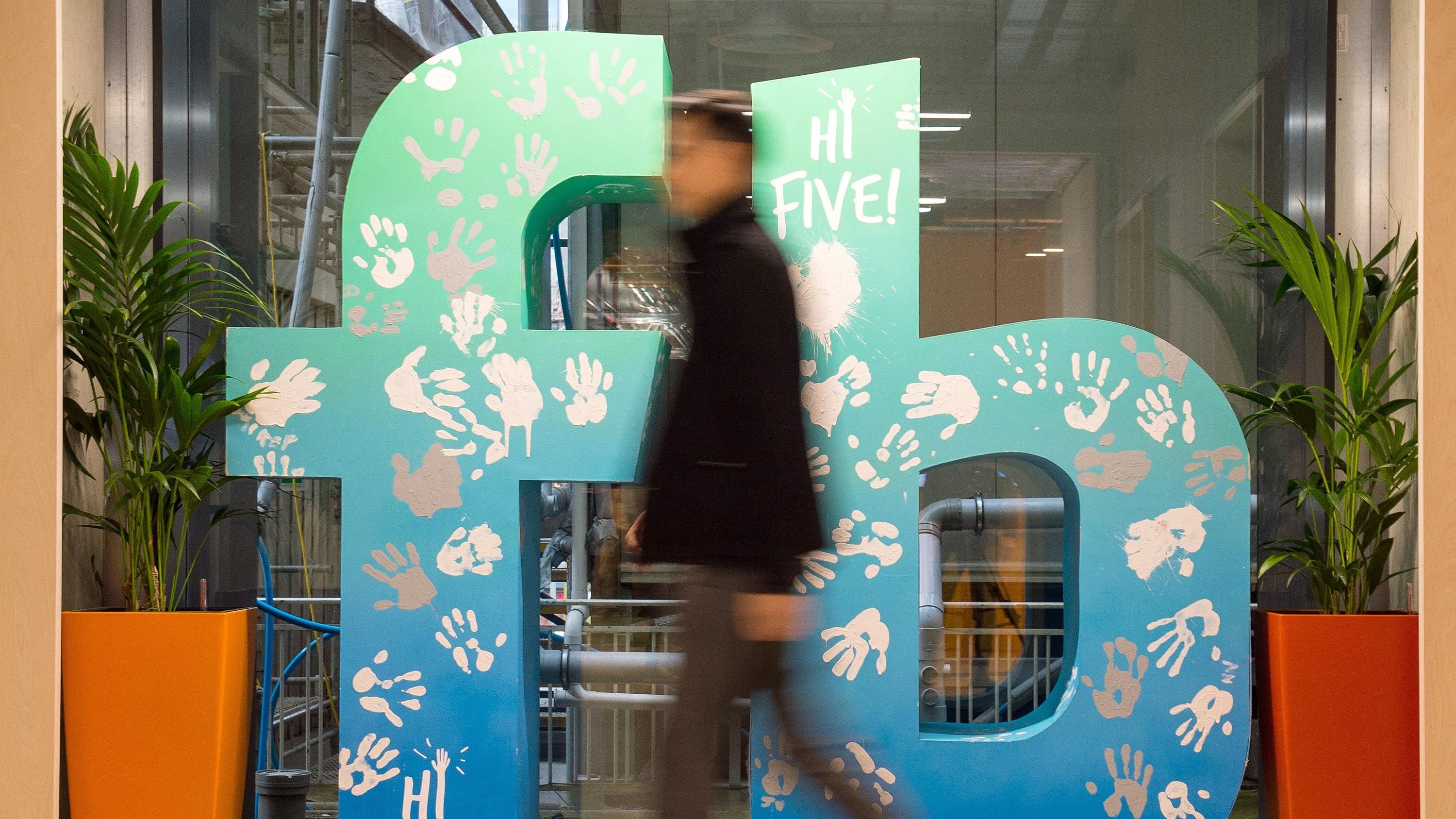 Facebook компенсирует 52 миллиона долларов работникам за психологические травмы Facebook компенсирует 52 миллиона долларов работникам за психологические травмы