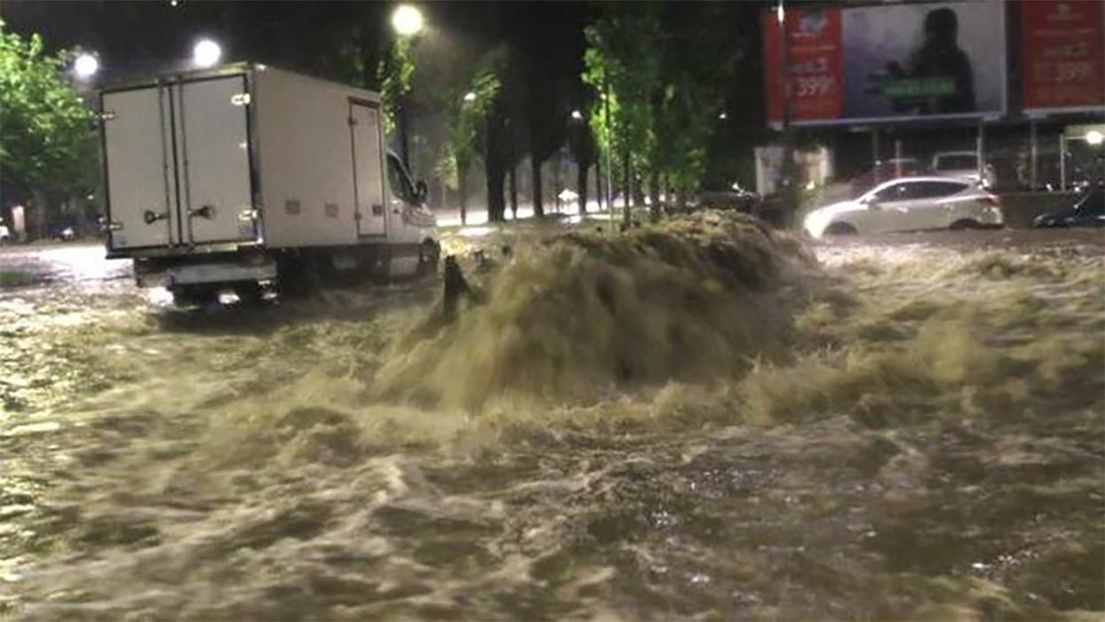Наводнение в Милане 15 мая - видео затопления Милана