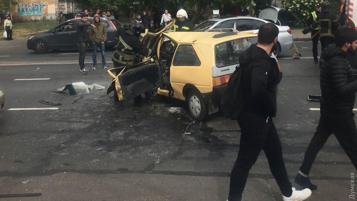 Жуткая ДТП на Люстдорфской дороге в Одессе: подробности Жуткая ДТП на Люстдорфской дороге в Одессе: подробности