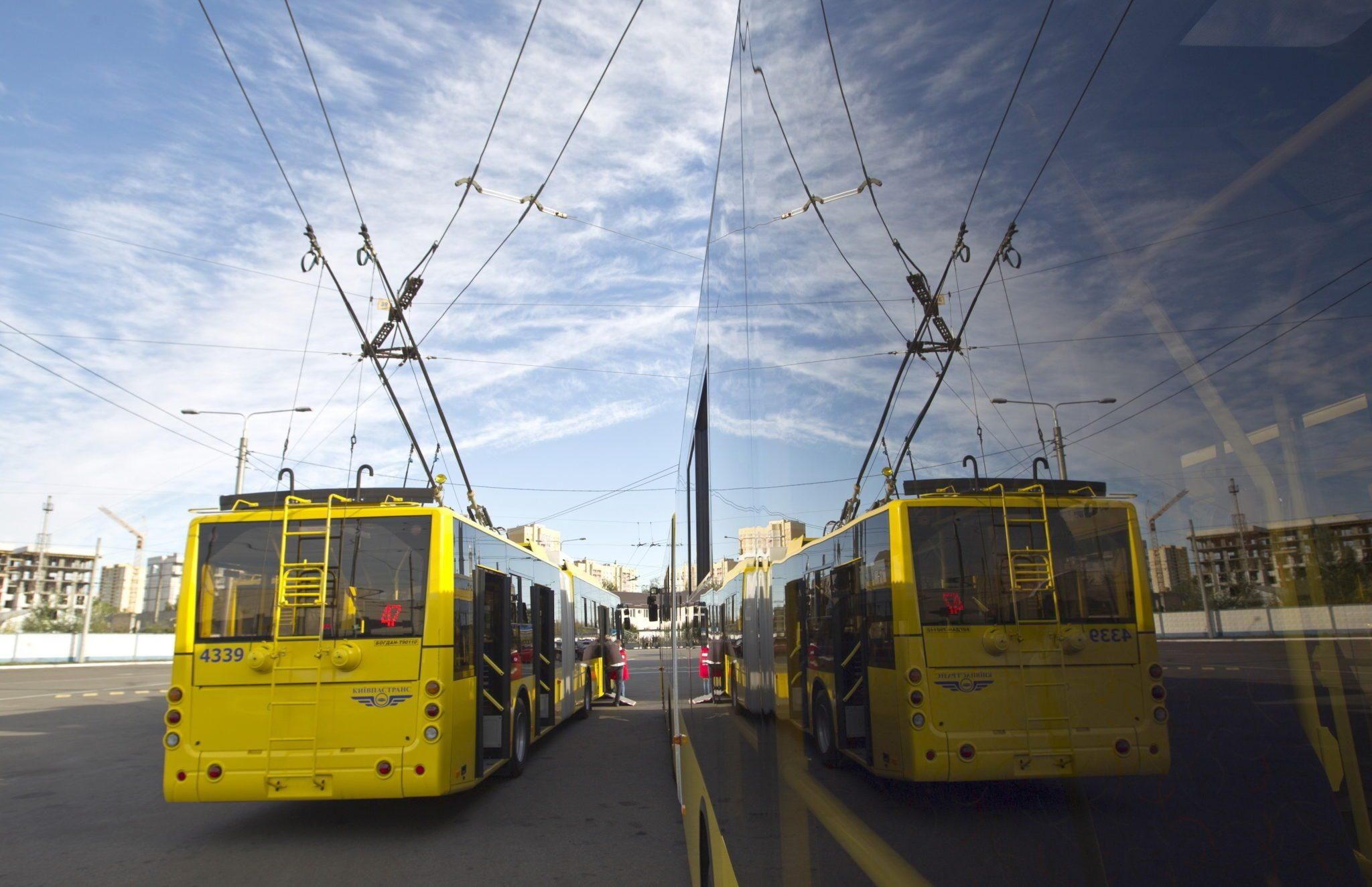 На Троєщині у Києві утворилися величезні черги на транспорт