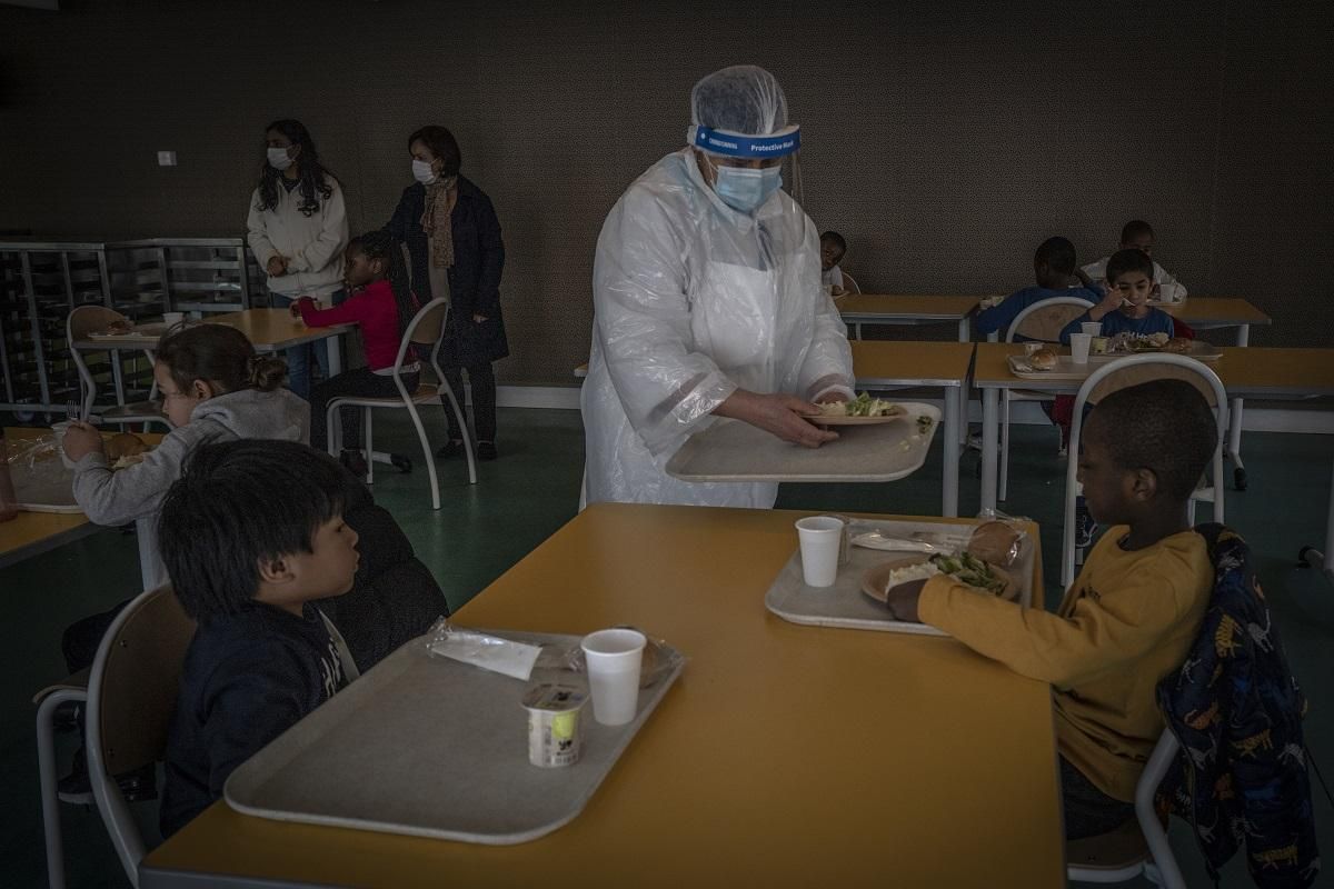 У Франції через коронавірус знову закривають школи У Франції через коронавірус знову закривають школи