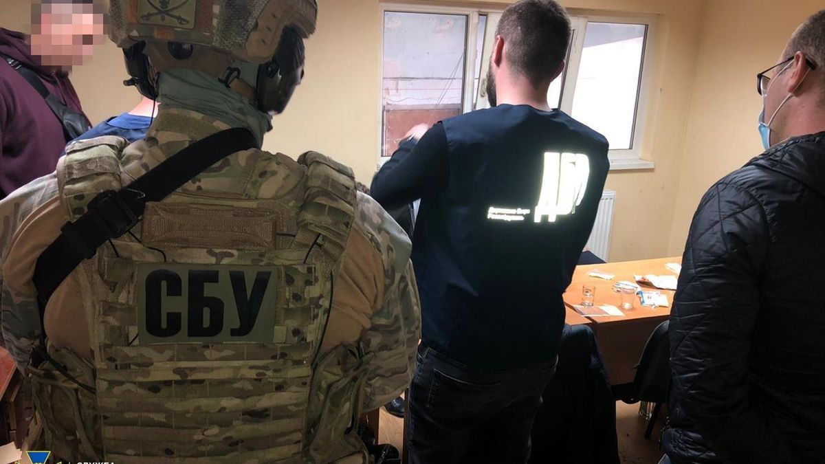 СБУ разоблачила коррупционную схему на таможне в Ивано-Франковске СБУ разоблачила коррупционную схему на таможне в Ивано-Франковске