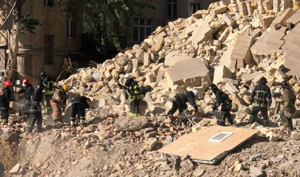 Мешканців з обваленого будинку в Одесі розселили в готелях Мешканців з обваленого будинку в Одесі розселили в готелях