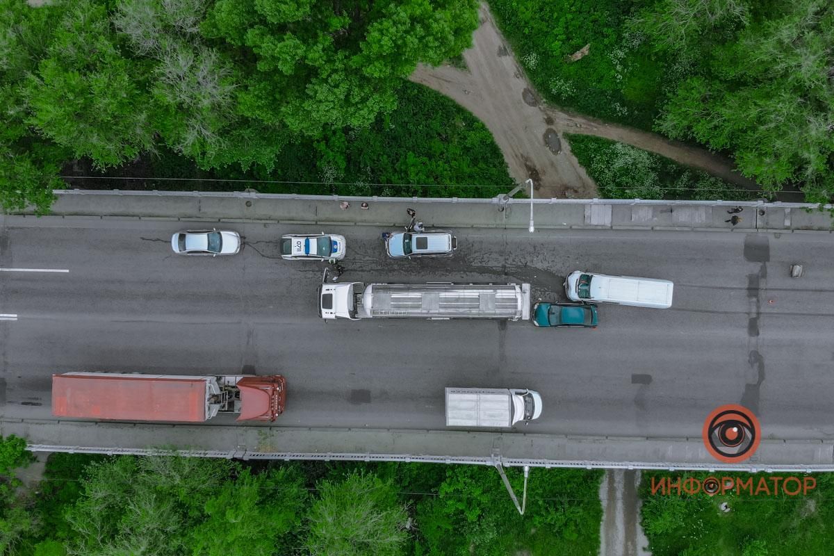 ДТП на Криворожском шоссе в Днепре: столкнулись 4 автомобиля - фото