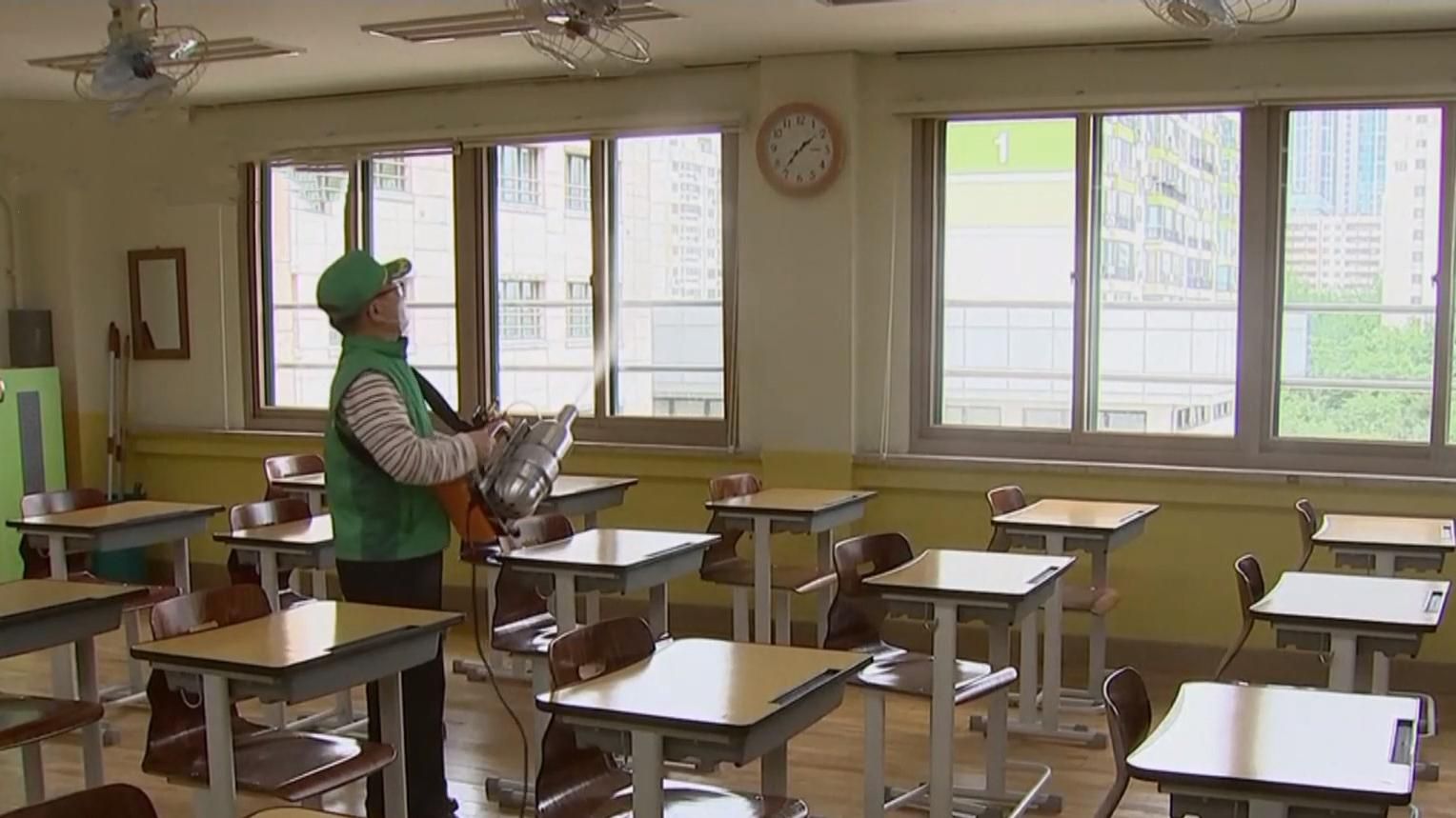 У Південній Кореї відновили навчання: відео, як підготували школи