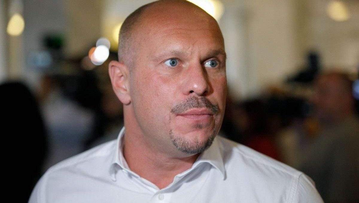 Ілля Кива прикривається карантином і ховається від слідства у справі про бійку з Майманом Ілля Кива прикривається карантином і ховається від слідства у справі про бійку з Майманом