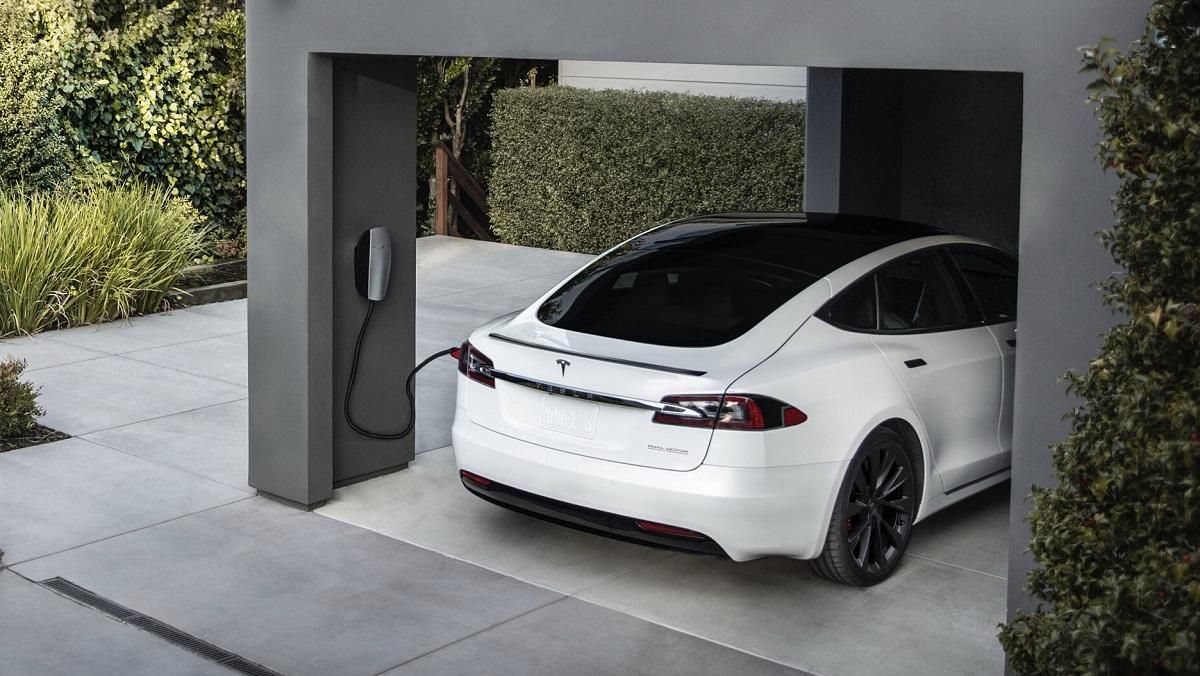 Машини Tesla можуть продавати енергію, їх зарядка виявилася двосторонньою Машини Tesla можуть продавати енергію, їх зарядка виявилася двосторонньою