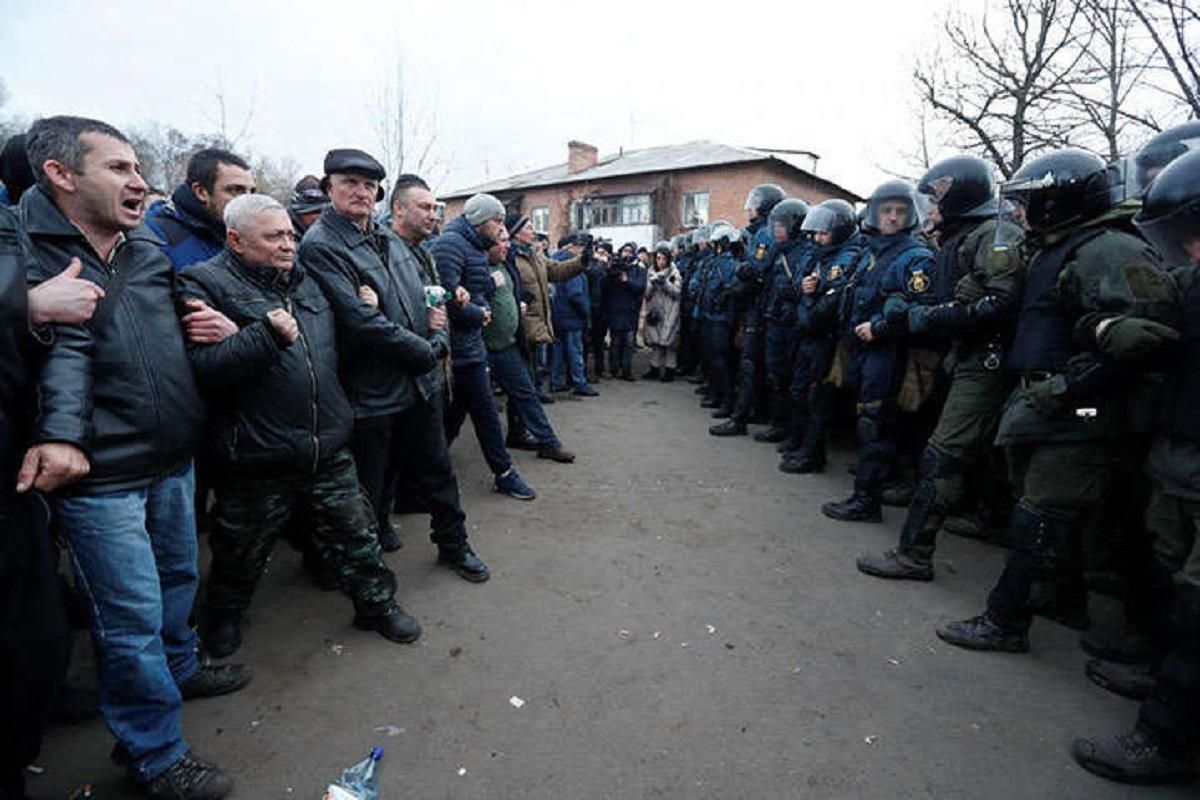 Скандал с протестами в Новых Санжарах завершился двумя мизерными штрафами