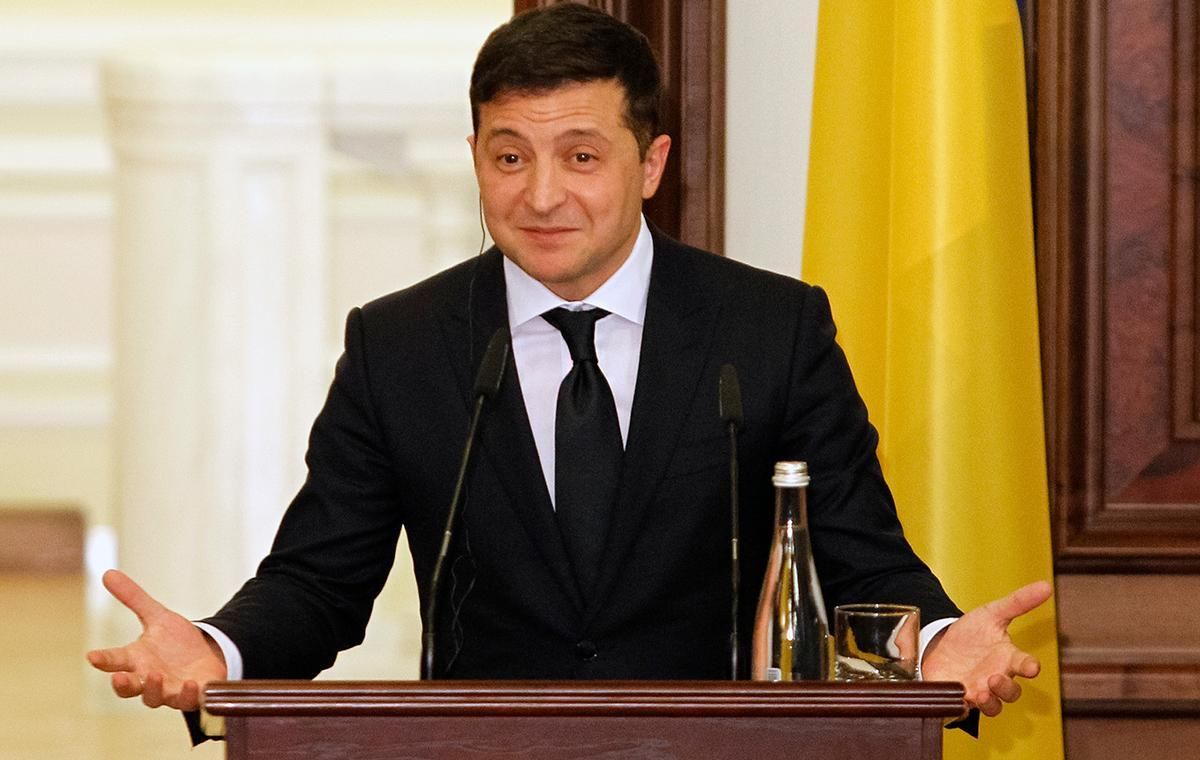 Зеленський подарував вишиванку "президенту Канади": такої посади у країні нема Зеленський подарував вишиванку "президенту Канади": такої посади у країні нема