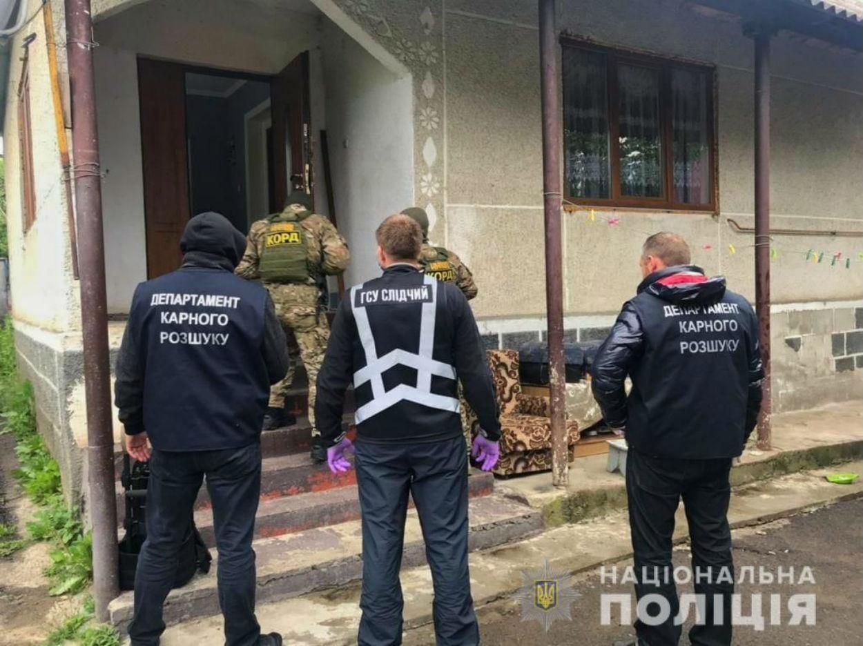 Банда мошенников обманула людей на почти 18 миллионов гривен: фото и видео задержания Банда мошенников обманула людей на почти 18 миллионов гривен: фото и видео задержания