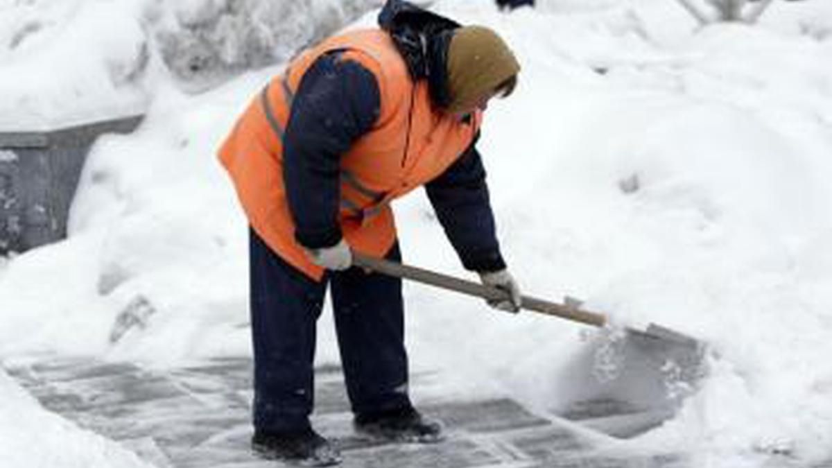 Зима в Киеве была без снега, а на уборку потратили больше, чем в прошлом году