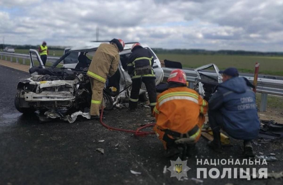 Смертельна ДТП за участю Land Cruiser і ВАЗ: 4 загиблих, серед них – дитина (фото)