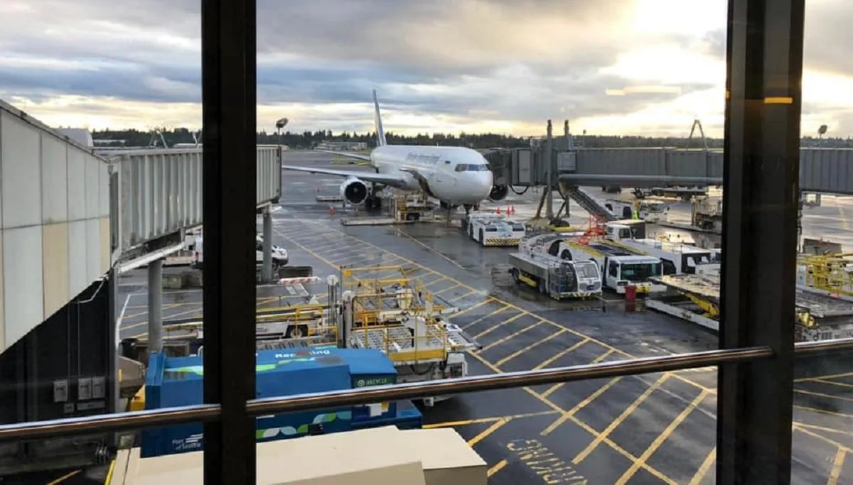 В Україну прилетів літак зі Сіетла (США) В Україну прилетів літак зі Сіетла (США)