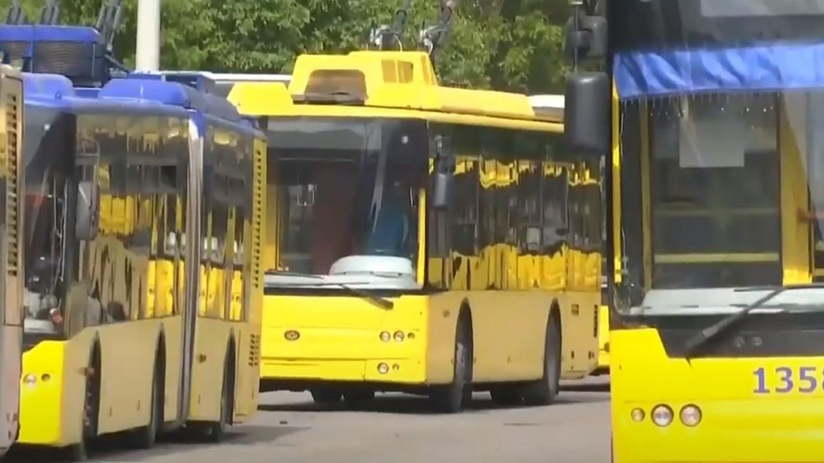 Як дезінфікують київський транспорт: фото, відео