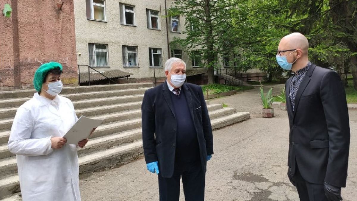 Яценюк на Буковине: Слуги народа просят в Шмыгаля объяснений Яценюк на Буковине: Слуги народа просят в Шмыгаля объяснений