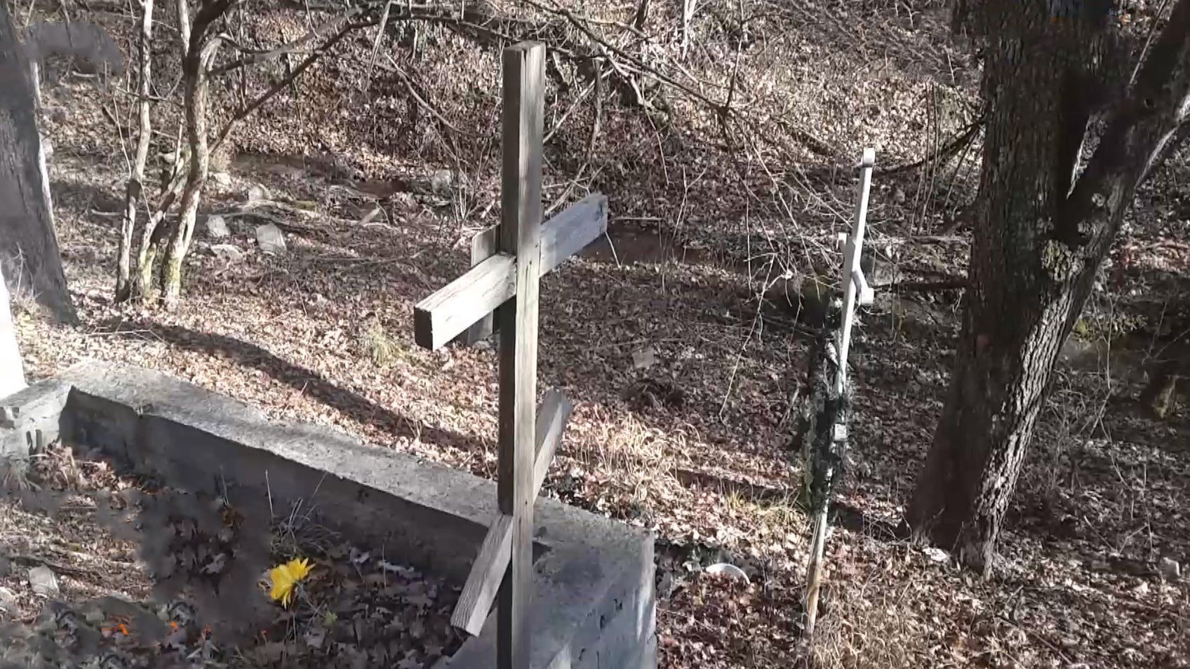 В Крыму переполнены кладбища, умерших хоронят в руслах рек В Крыму переполнены кладбища, умерших хоронят в руслах рек