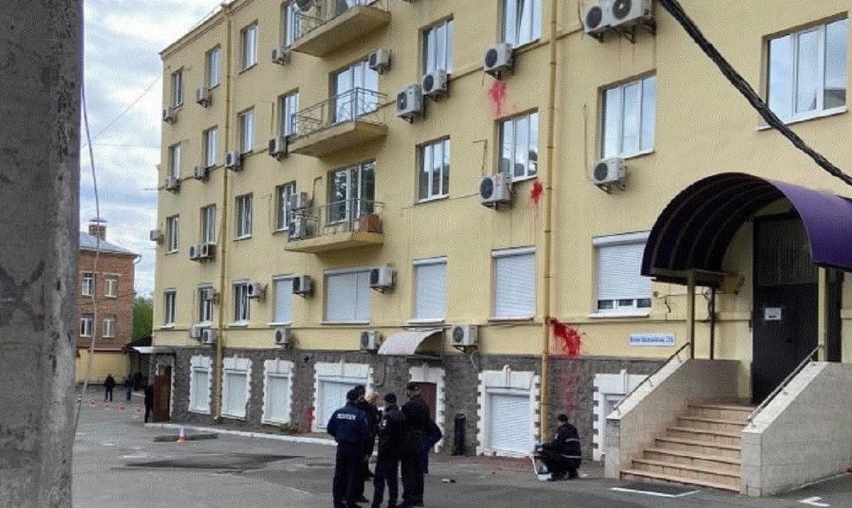 Сутички та вибух біля офісу Медведчука 23 травня : фото, відео Сутички та вибух біля офісу Медведчука 23 травня : фото, відео