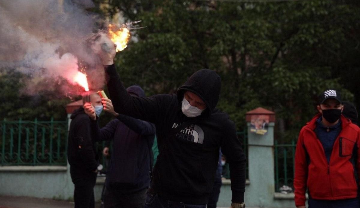 "Взрыв" возле офиса Медведчука: данные полиции, "Накорпуса" и ОПЗЖ существенно разнятся