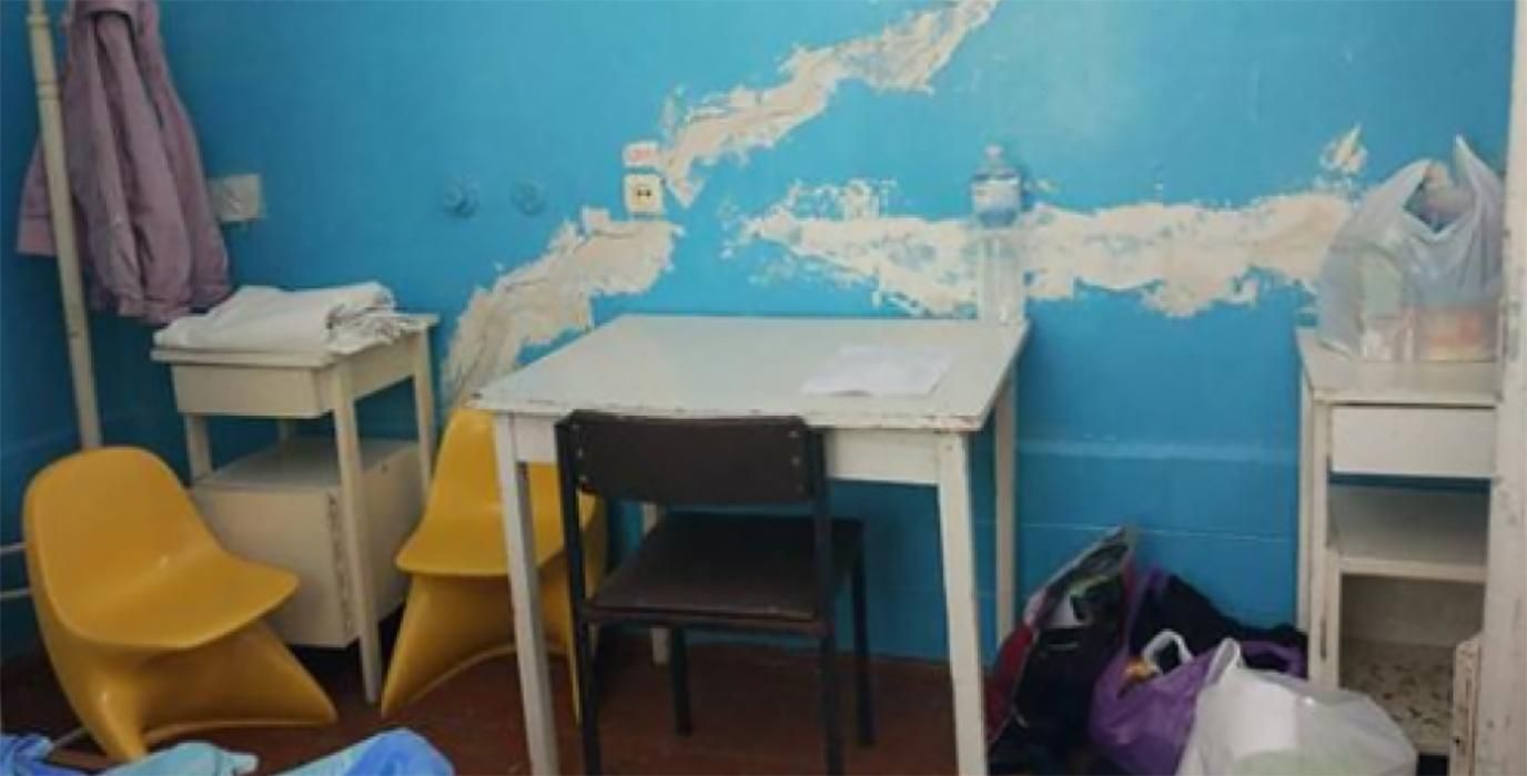 Даже света нет: ужасные условия в палатах для пациентов с коронавирусом на Прикарпатье – фото Даже света нет: ужасные условия в палатах для пациентов с коронавирусом на Прикарпатье – фото