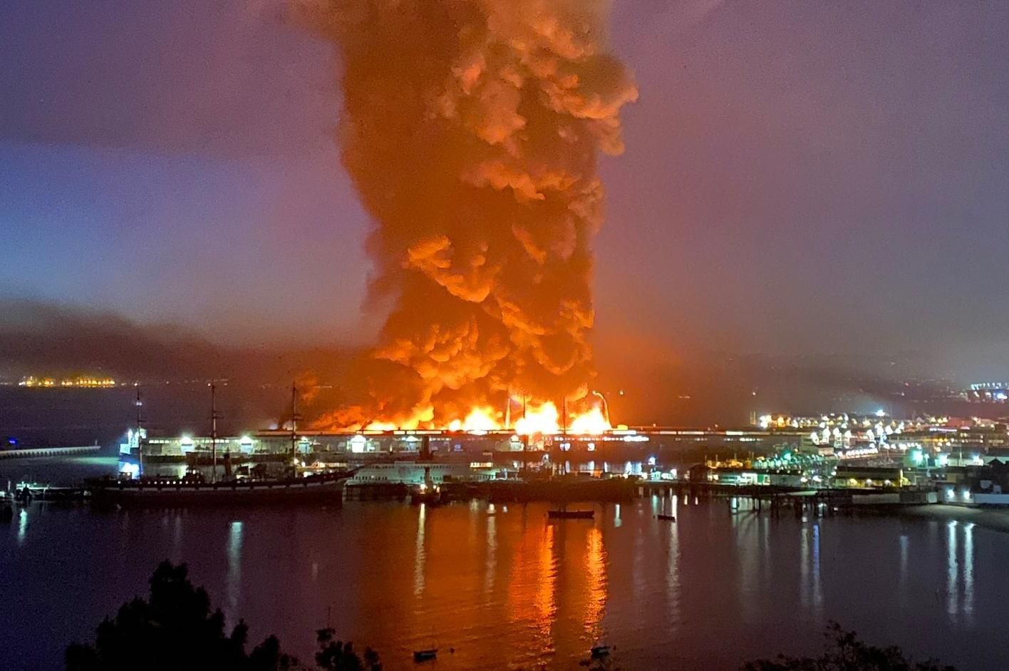 На Рибацькій пристані у Сан-Франциско спалахнула пожежа: масштаби вражають