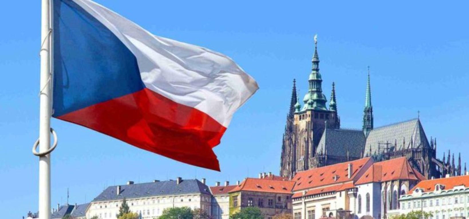 Чехія з 25.05.2020 відновляє видачу робочих віз українцям