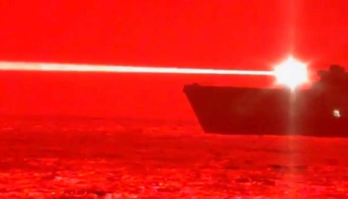 США показали нову лазерну зброю, яка знищує безпілотники: потужне відео США показали нову лазерну зброю, яка знищує безпілотники: потужне відео