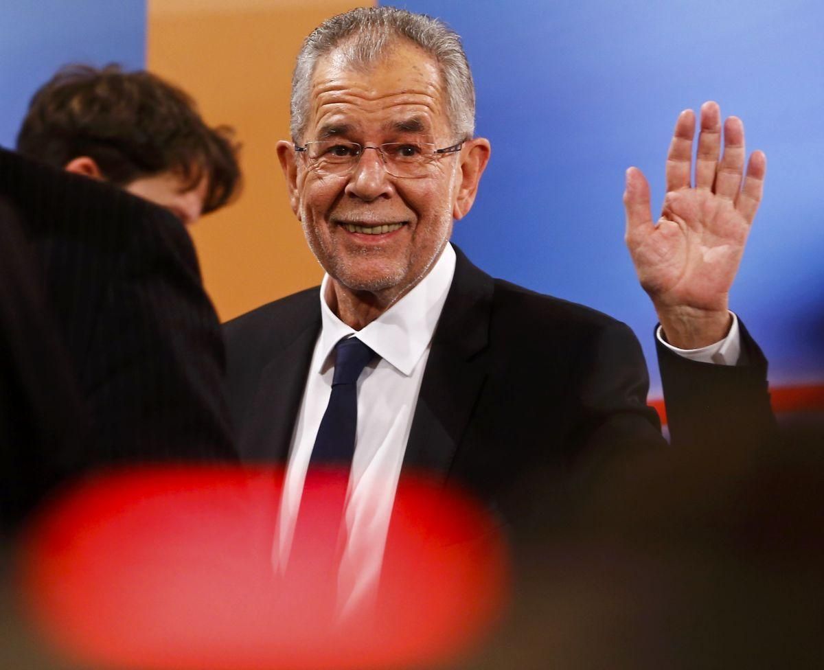 Президента Австрии поймали на нарушении карантина: он сидел в кафе Президента Австрии поймали на нарушении карантина: он сидел в кафе