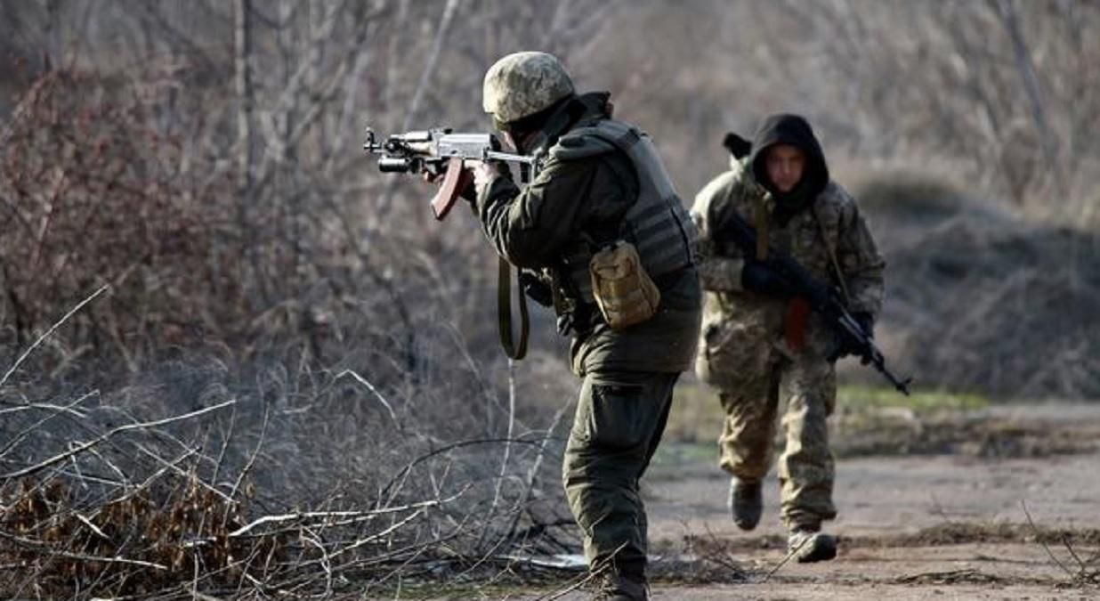За добу українські захисники знищили двох бойовиків та щонайменше двох поранили