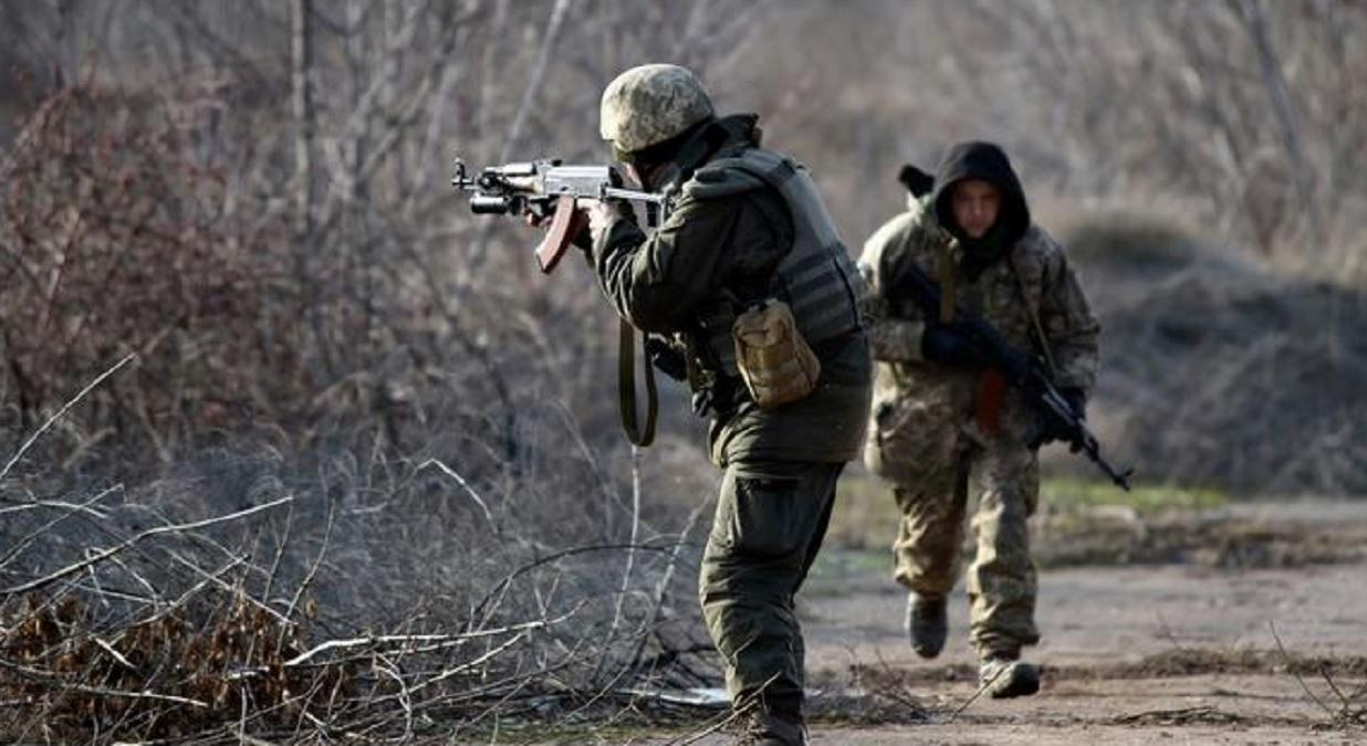 За добу українські захисники знищили двох бойовиків та щонайменше двох поранили За добу українські захисники знищили двох бойовиків та щонайменше двох поранили