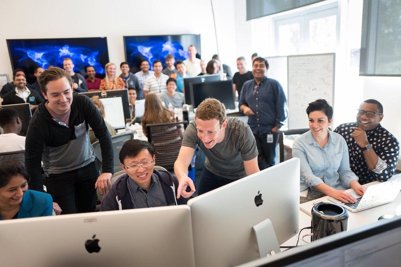 Рабочее место в Facebook Рабочее место в Facebook