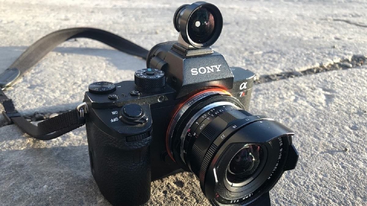 Sony может выпустить внешний оптический видоискатель для своих камер