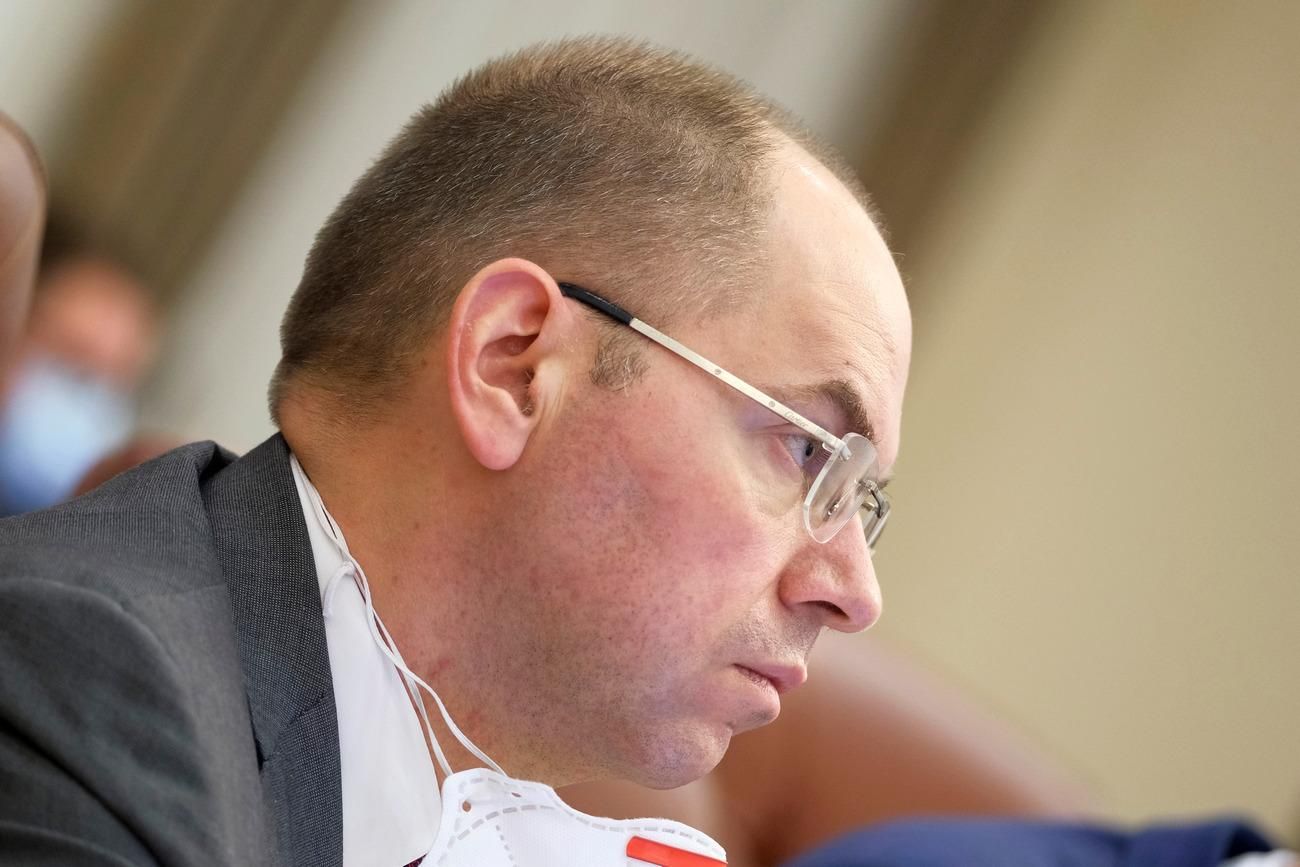 Степанов ссылался на несуществующий приказ о поставках скандальных защитных костюмов