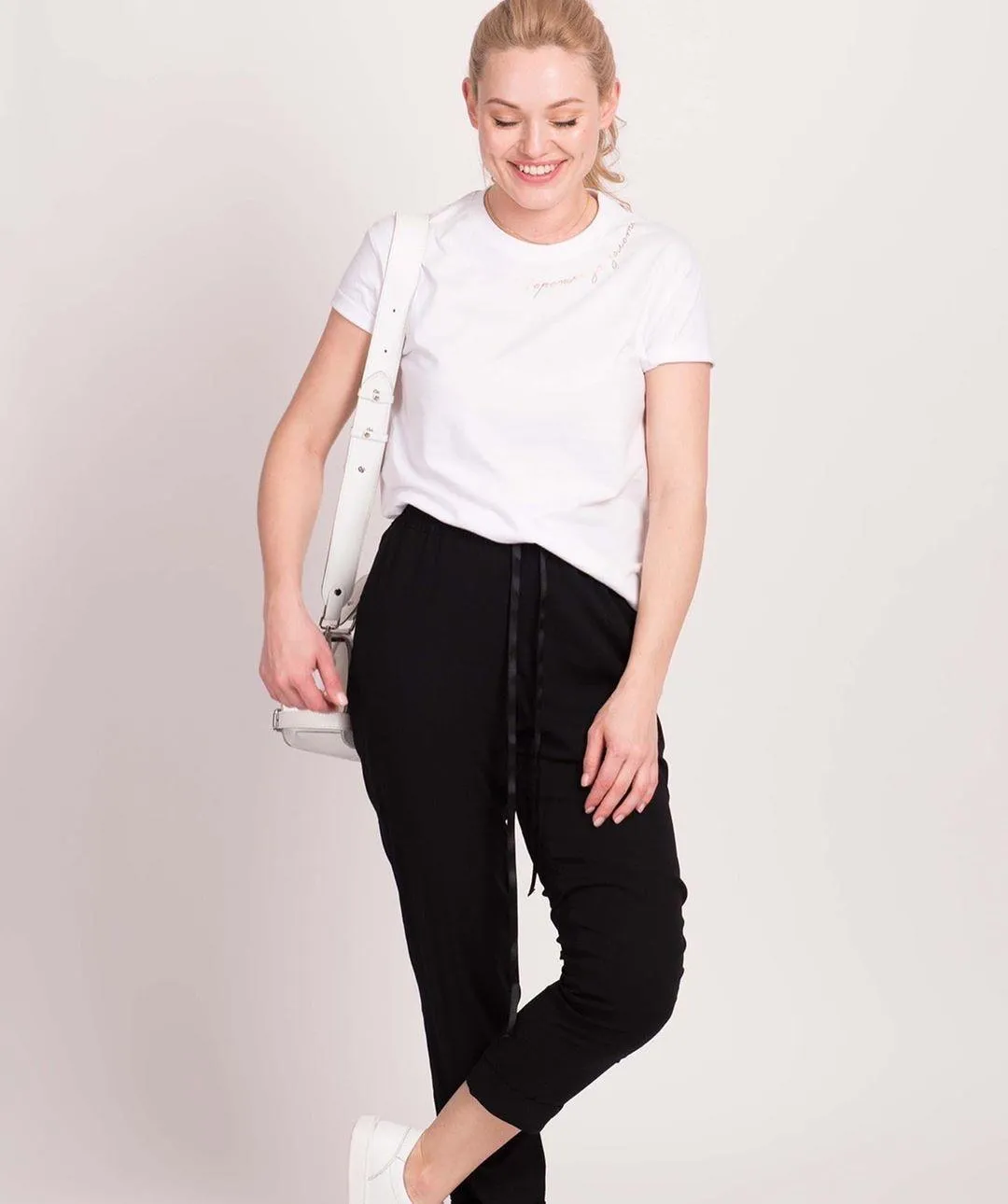 Штани вільного крою з футболкою Штани вільного крою з футболкою