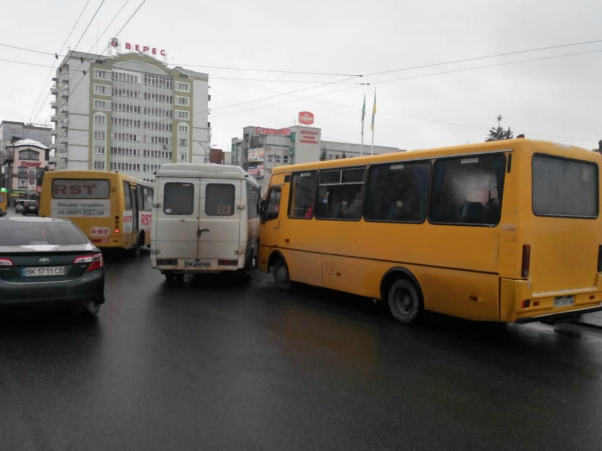 На Ровненщине продлили запрет на работу общественного транспорта: новая дата запуска