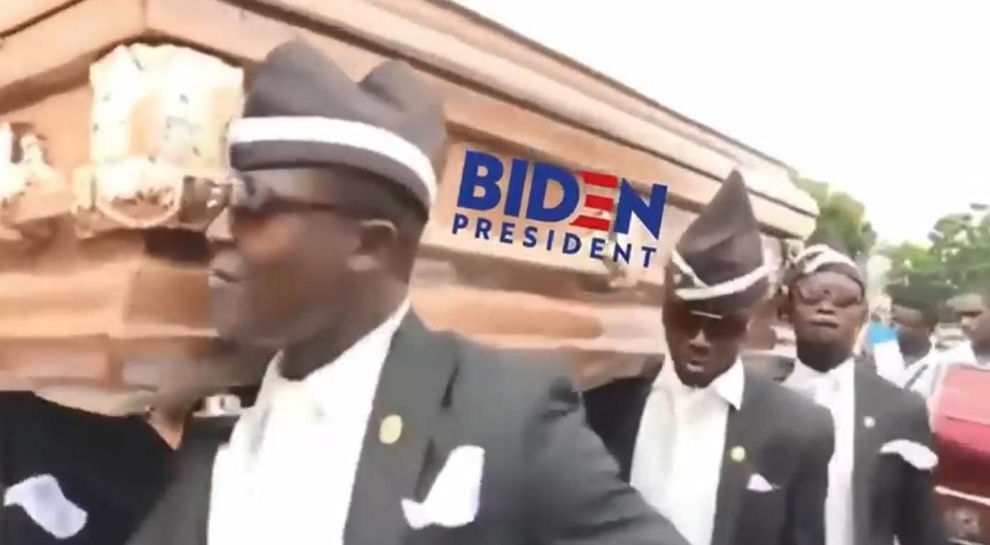 Трамп потролил Байдена известным мемом с гробом и танцовщиками Трамп потролил Байдена известным мемом с гробом и танцовщиками