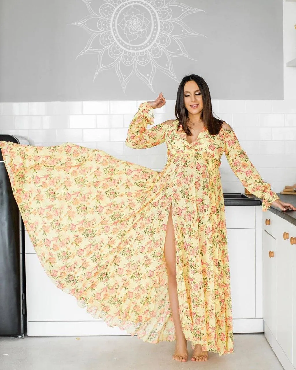 Джамала позує в літньому красивому вбранні Джамала позує в літньому красивому вбранні