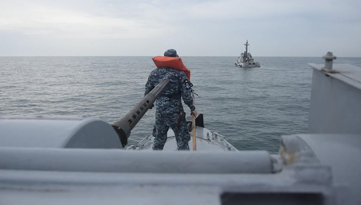 Українські військові випробували новий артилерійський катер: промовисті фото Українські військові випробували новий артилерійський катер: промовисті фото