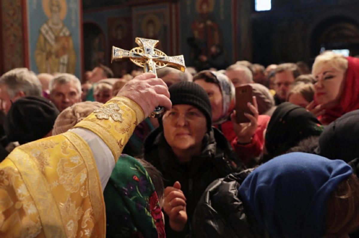 Літургія без масок: священника з Івано-Франківщини оштрафували на 34 тисячі гривень