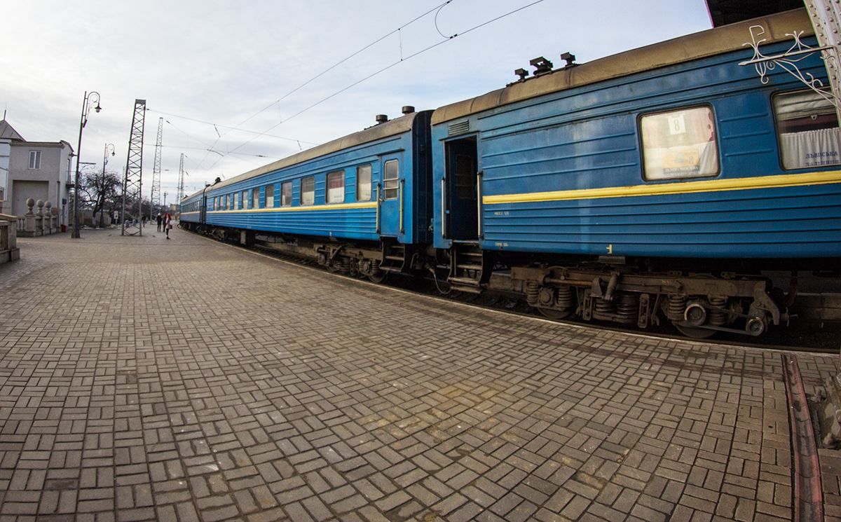 Укрзализныця выходит из карантина: где запускают поезда