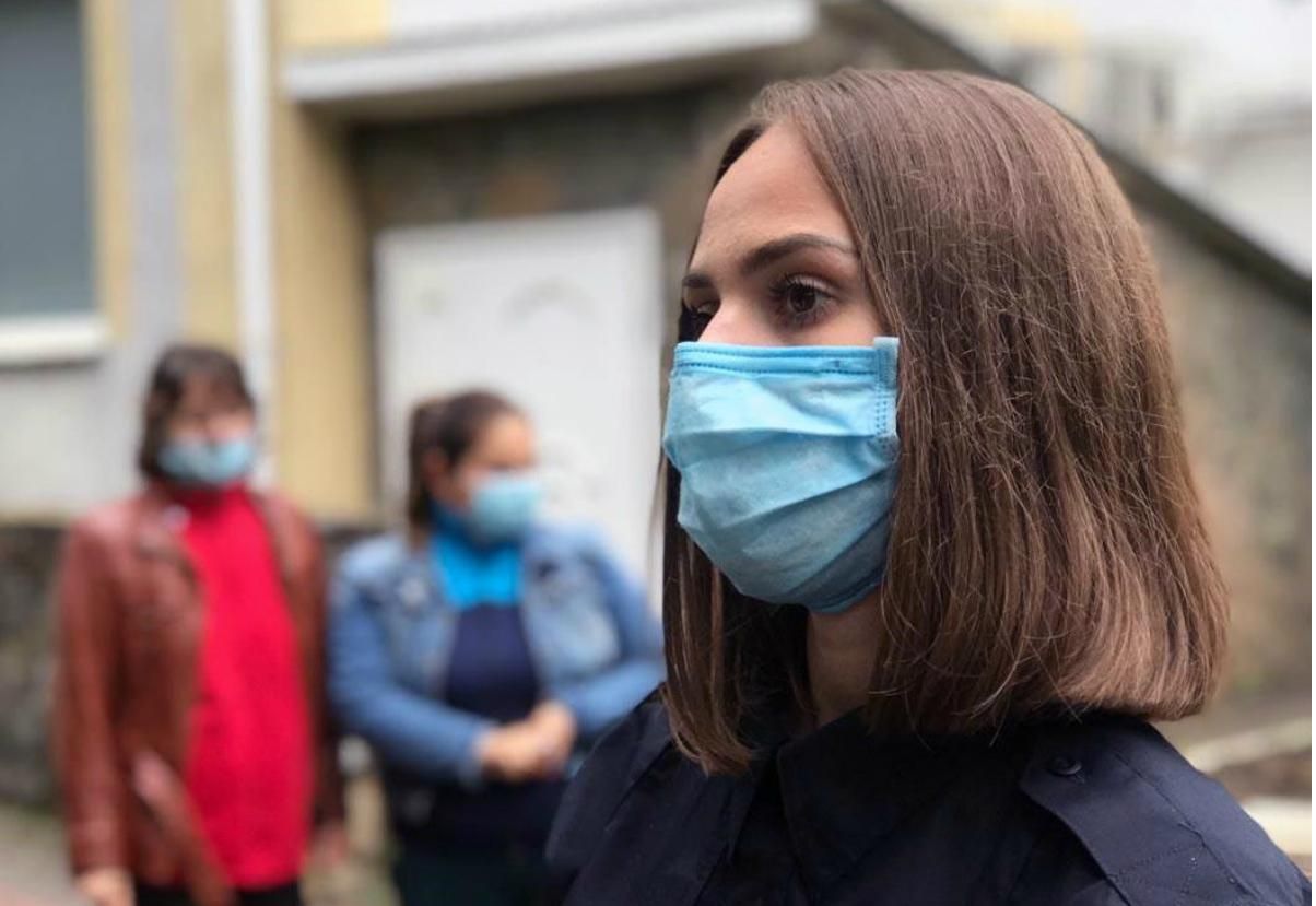 Полицейская из Черновцов отрезала свои роскошные волосы для париков онкобольным деткам – фото