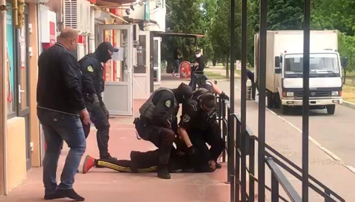 Пожежа прокуратури в Каховці 27 травня 2020 – фото Пожежа прокуратури в Каховці 27 травня 2020 – фото